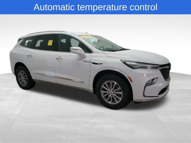 Used 2023 Buick Enclave Essence image 9