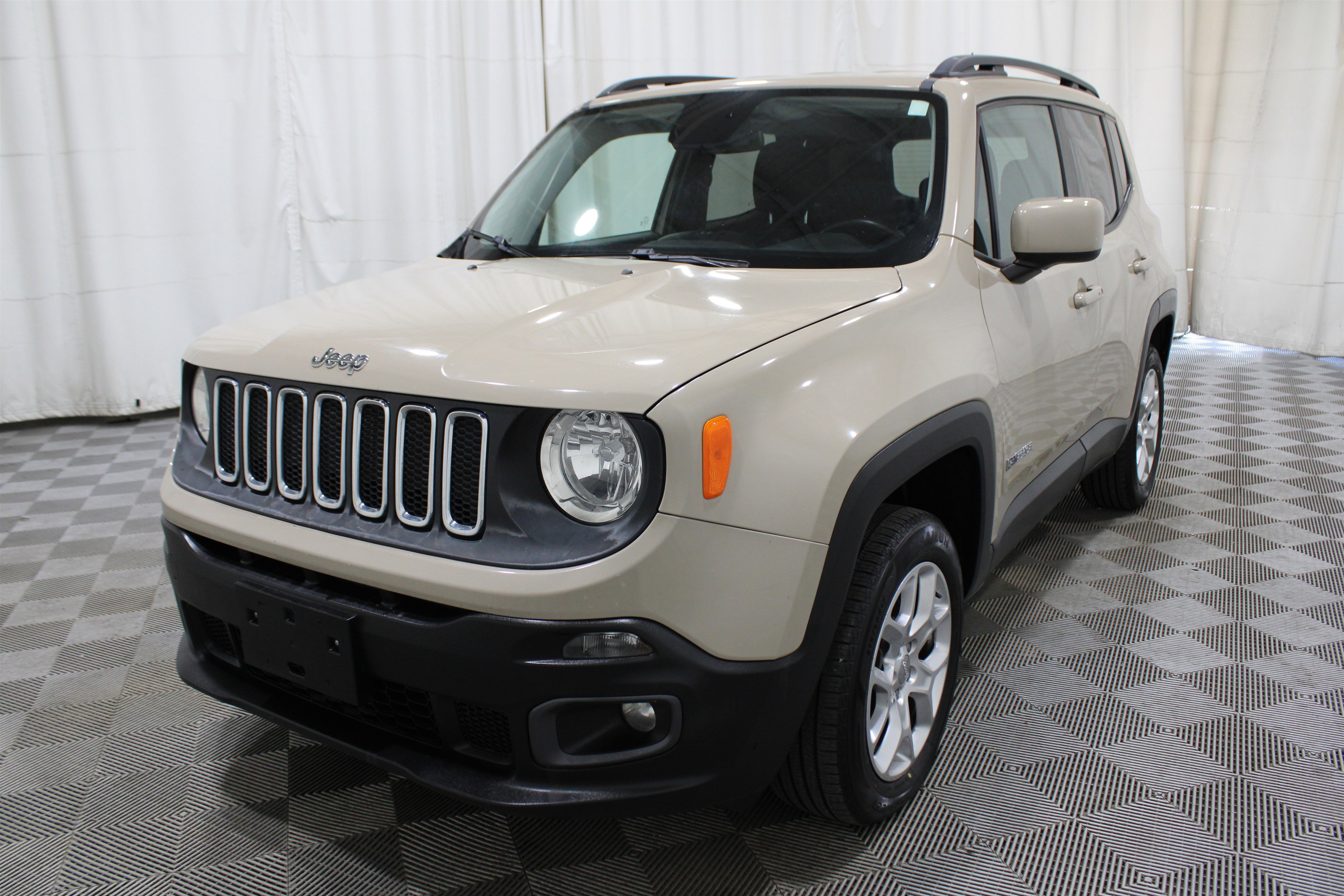 Used 2016 Jeep Renegade Latitude w/ Cold Weather Group image 33