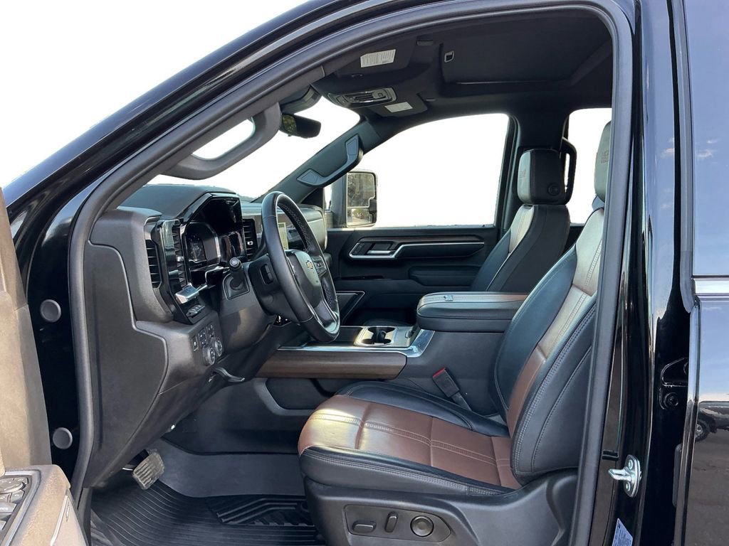 Used 2025 Chevrolet Silverado 2500 High Country w/ Technology Package AWD/4WD image 14