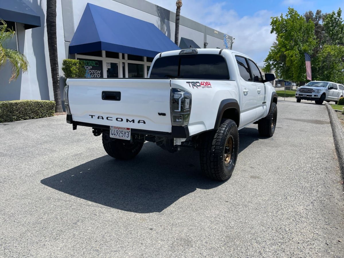 Used 2017 Toyota Tacoma TRD Off-Road w/ Tow Package (A/T) AWD/4WD image 5