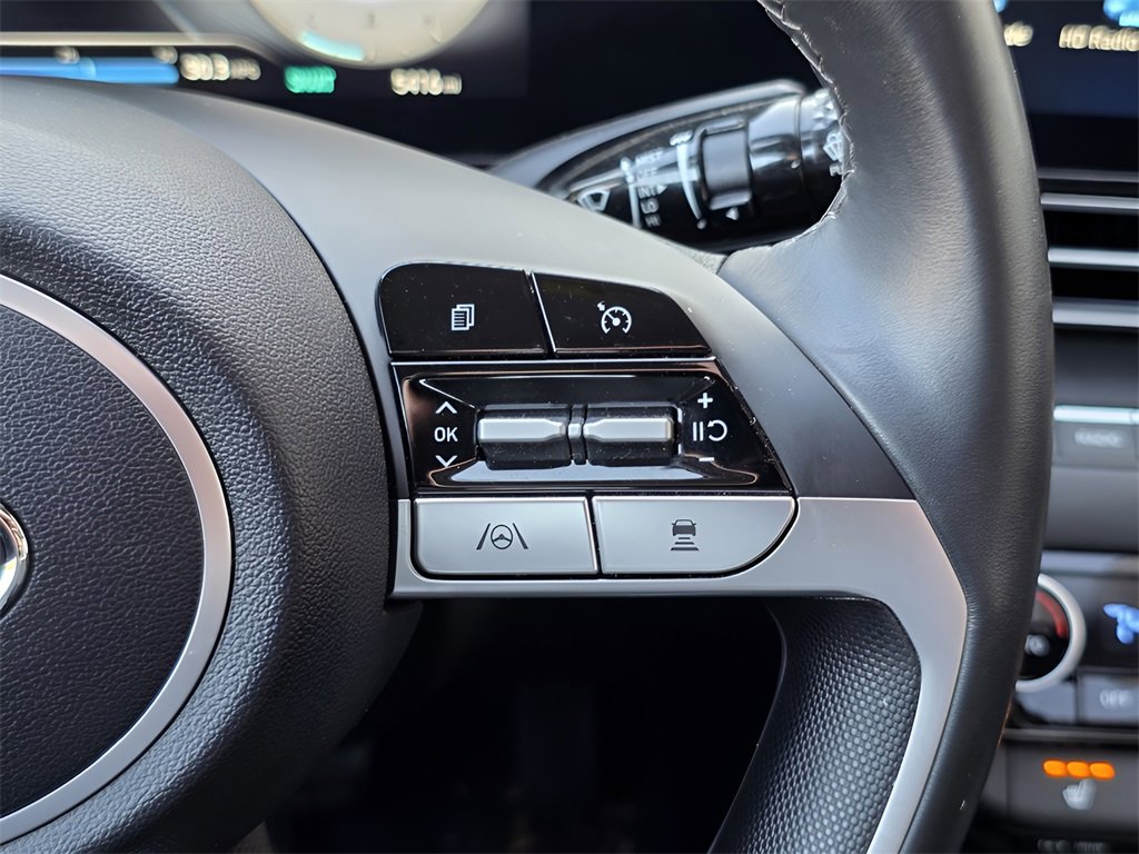 Used 2023 Hyundai Elantra Limited image 28