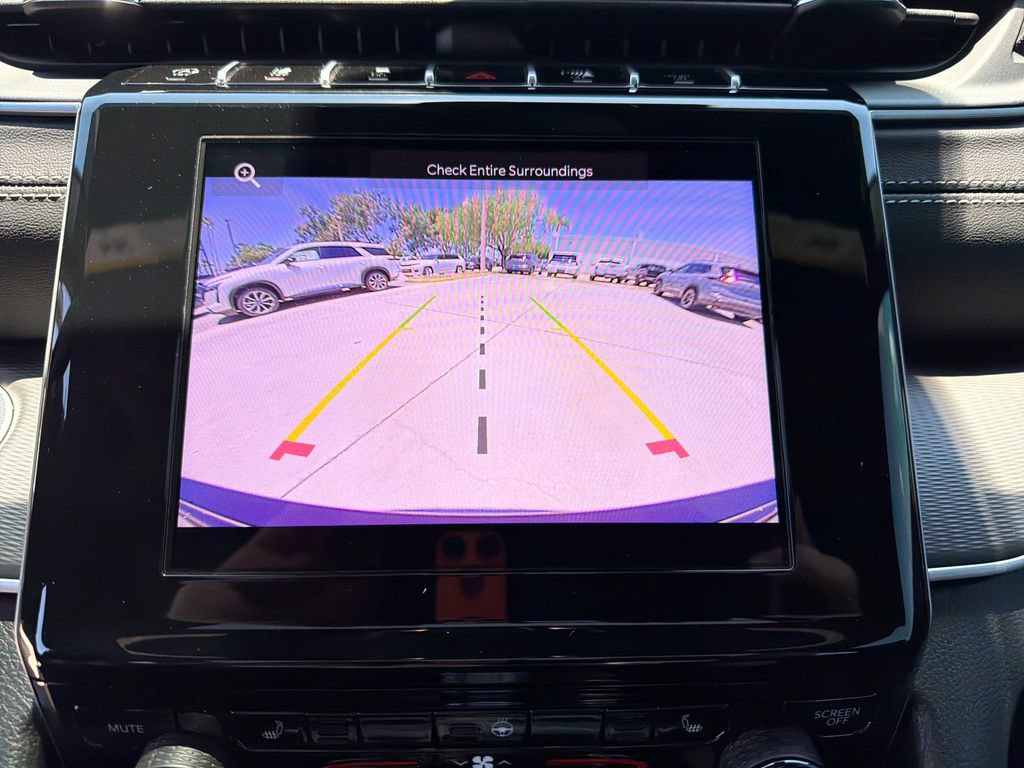 Used 2025 Jeep Grand Cherokee Altitude RWD image 28
