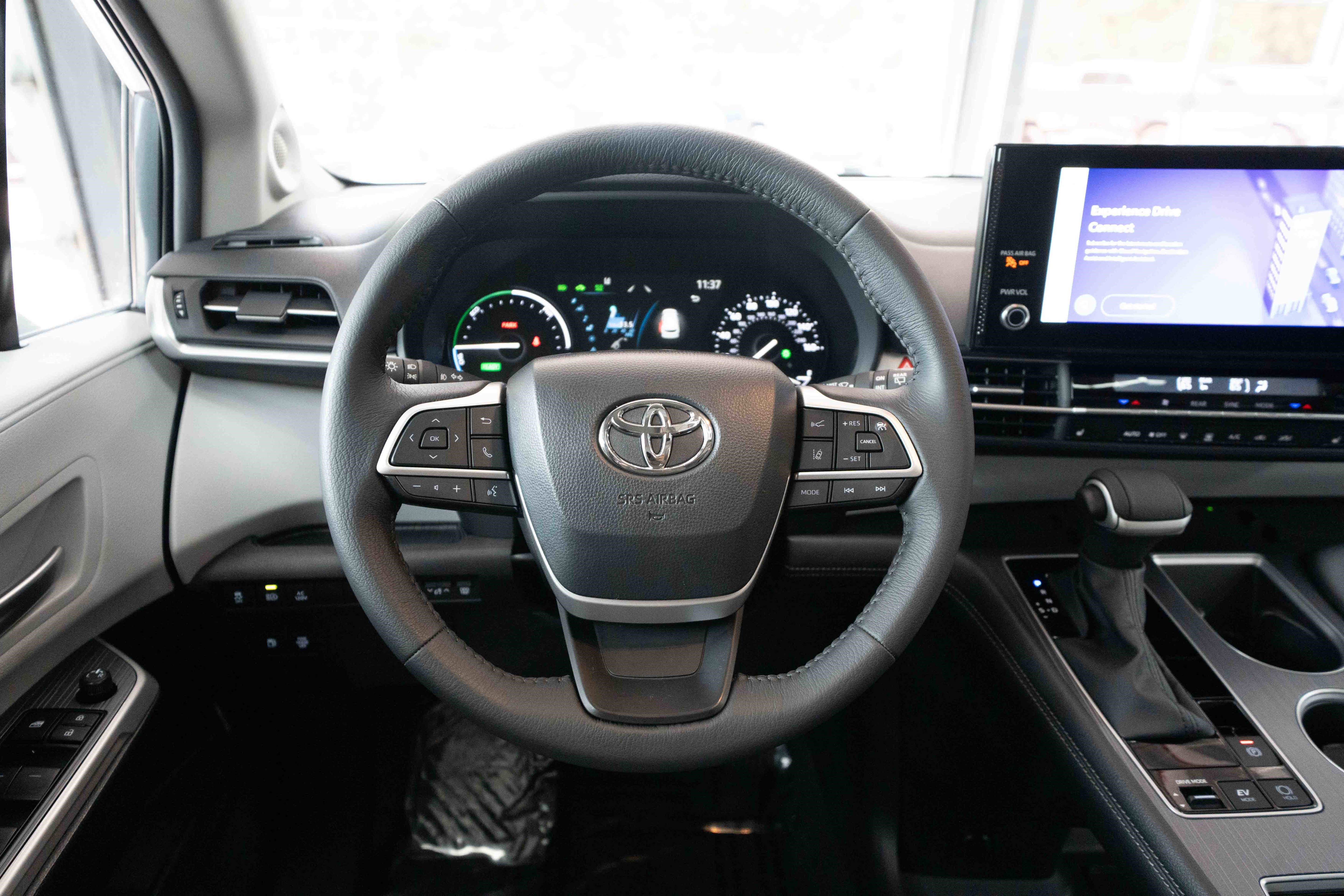Used 2025 Toyota Sienna XLE w/ XLE Plus Package AWD/4WD image 21
