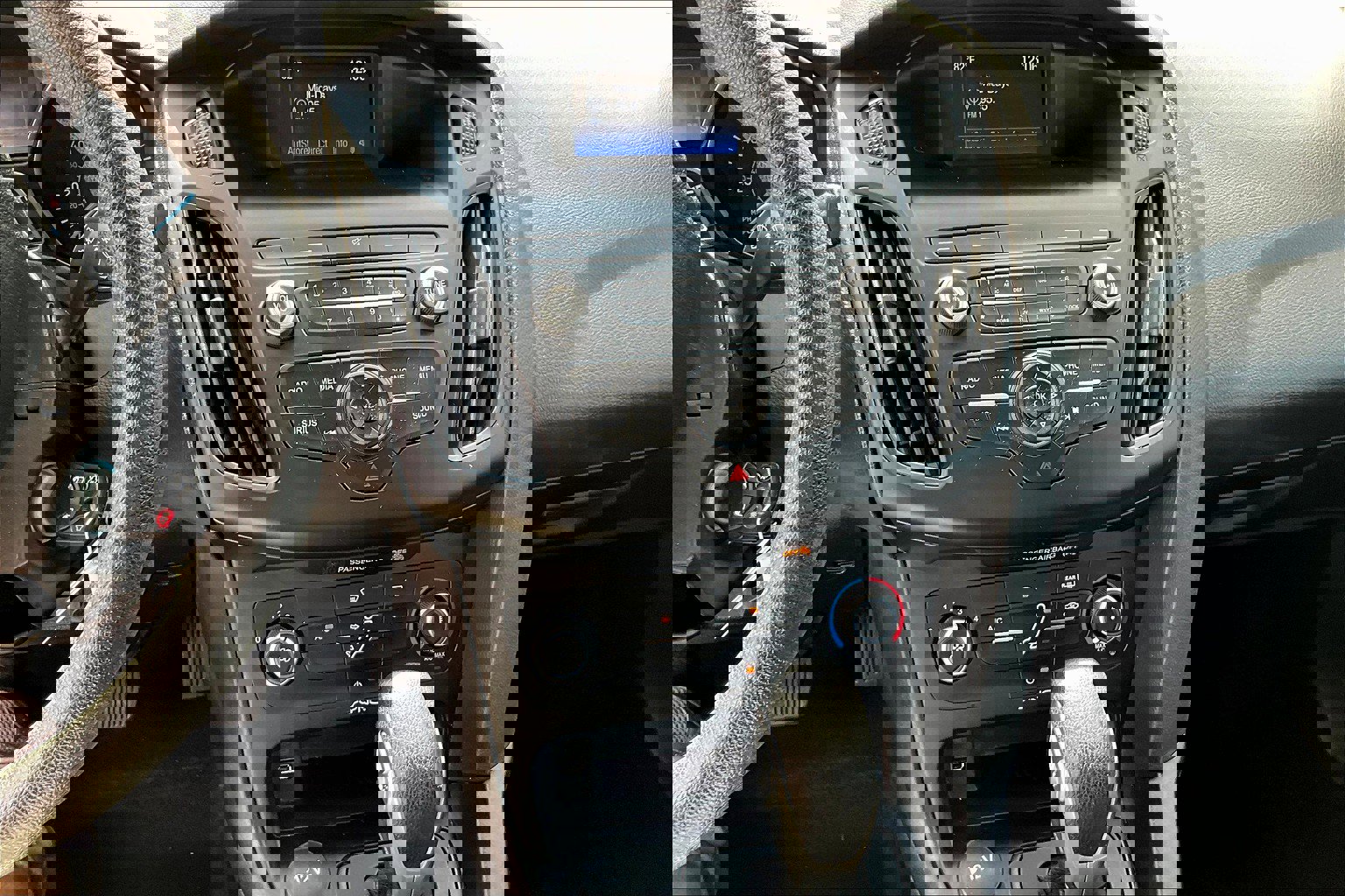 Used 2018 Ford Focus SE image 39