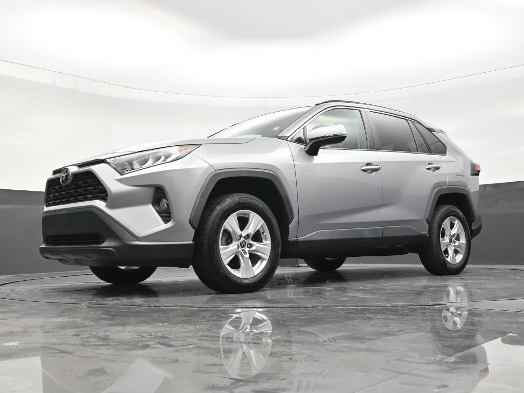 Used 2021 Toyota RAV4 XLE w/ Convenience Package FWD image 19
