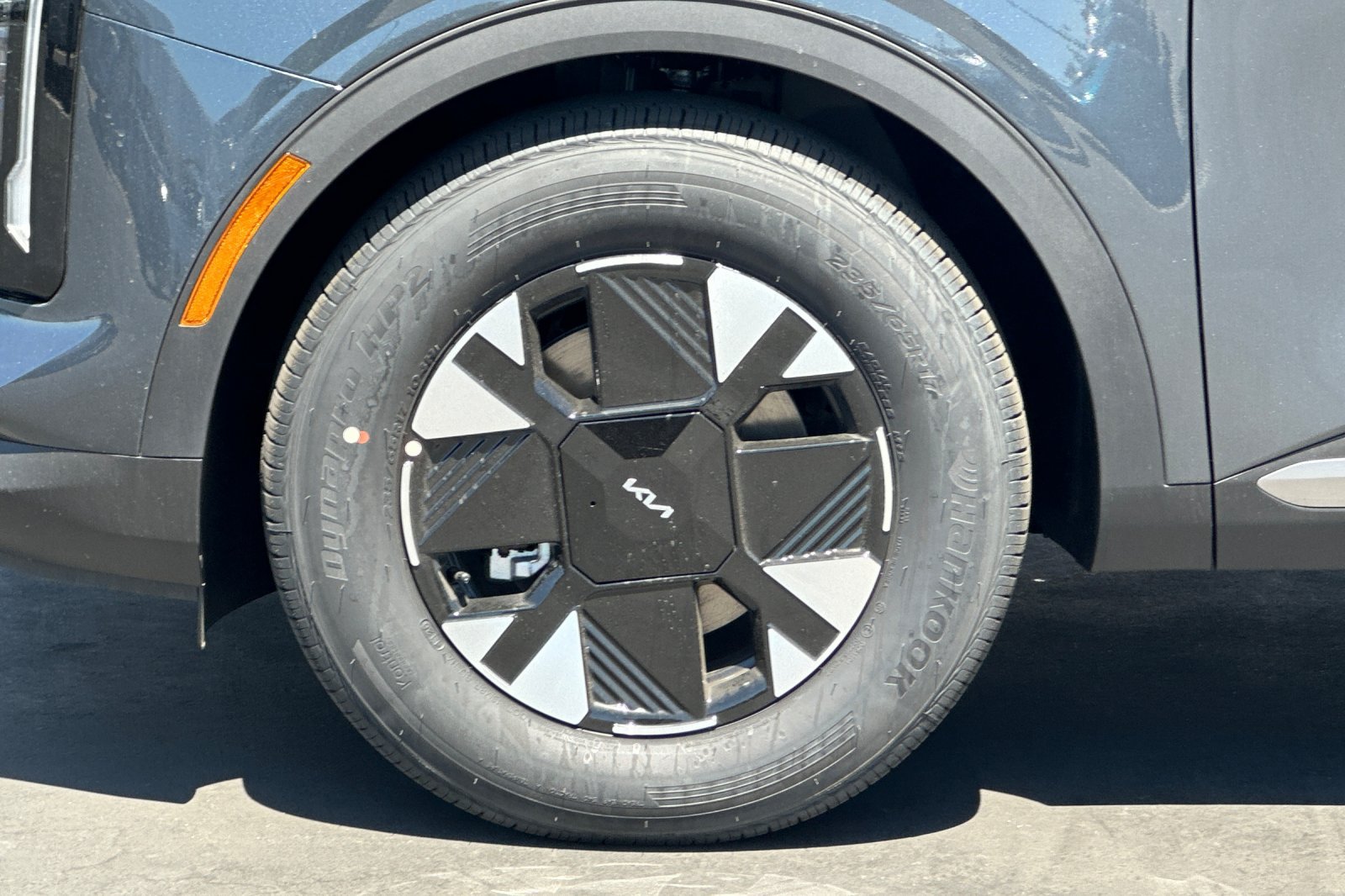 New 2026 Kia Sportage LX FWD image 25
