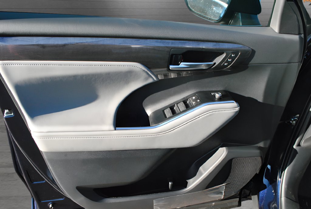 New 2026 Toyota Highlander Platinum AWD/4WD image 5