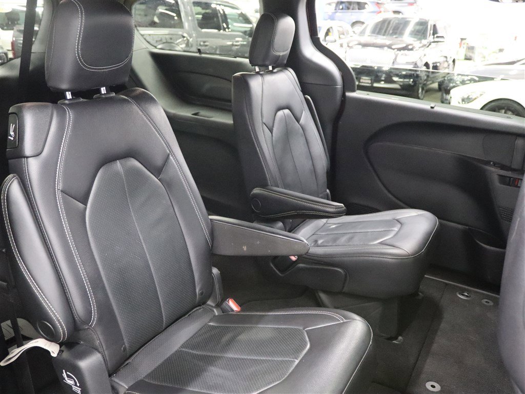 Used 2022 Chrysler Pacifica Touring-L w/ S Appearance Package image 17