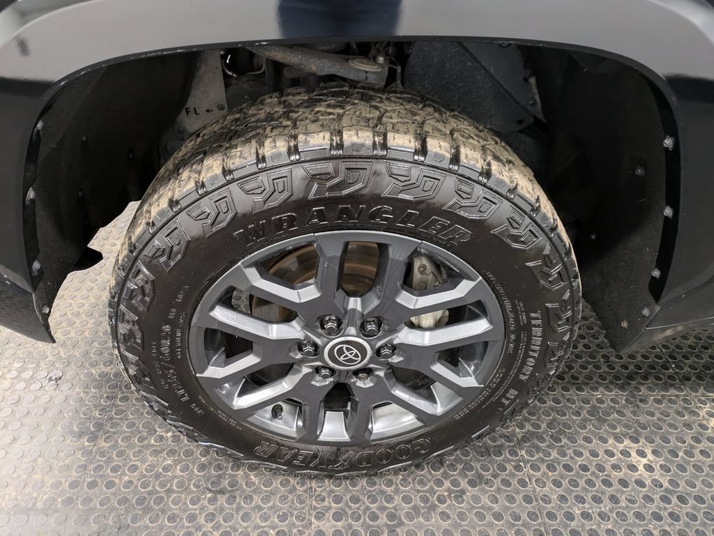 Used 2024 Toyota Tundra Platinum AWD/4WD image 8