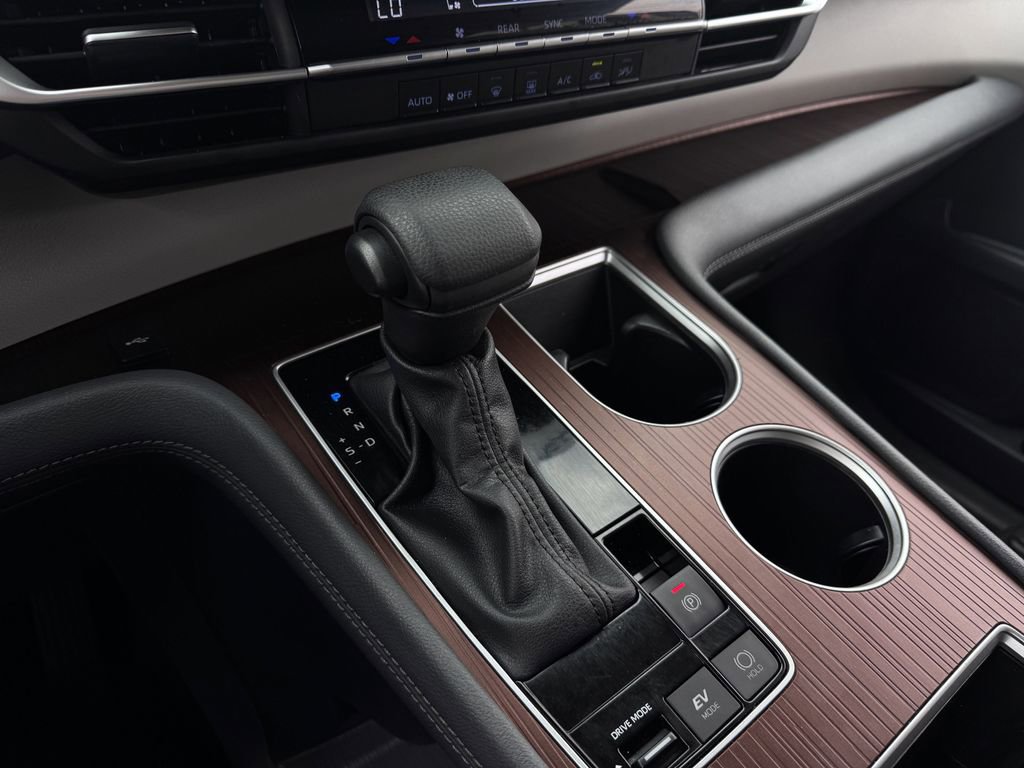 Used 2024 Toyota Sienna LE image 19