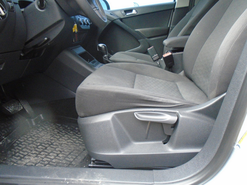 Used 2012 Volkswagen Tiguan S image 12