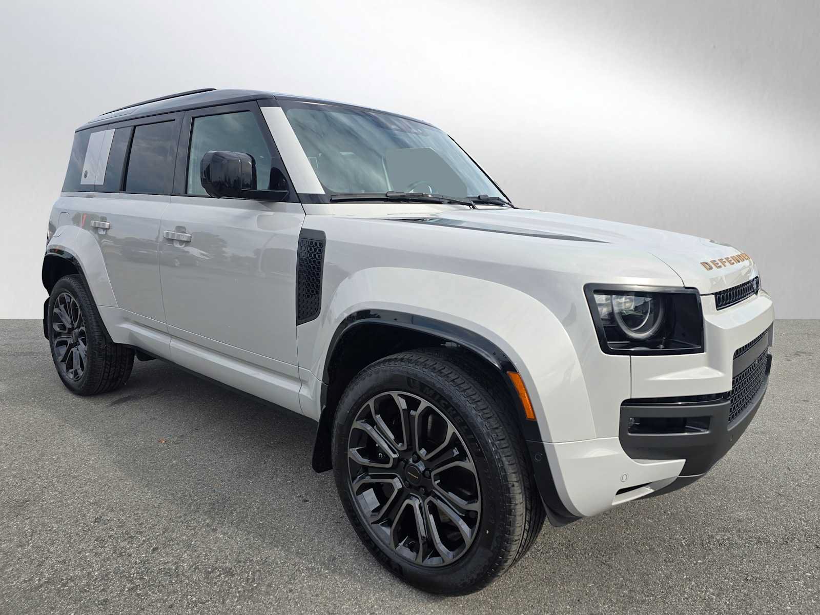 New 2026 Land Rover Defender 110 OCTA AWD/4WD image 7