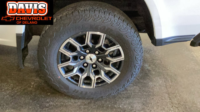 Used 2024 Chevrolet Colorado Z71 w/ Z71 Convenience Package 2 AWD/4WD image 12