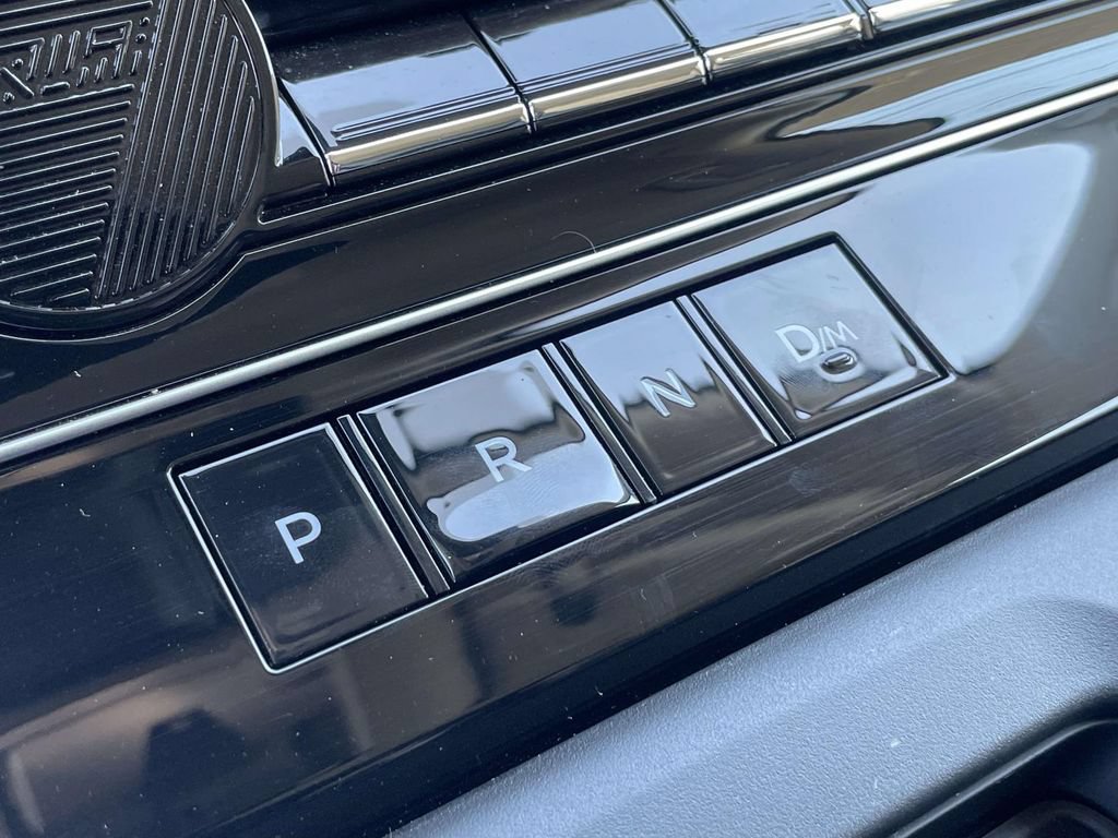 Used 2025 Nissan Armada SV AWD/4WD image 25