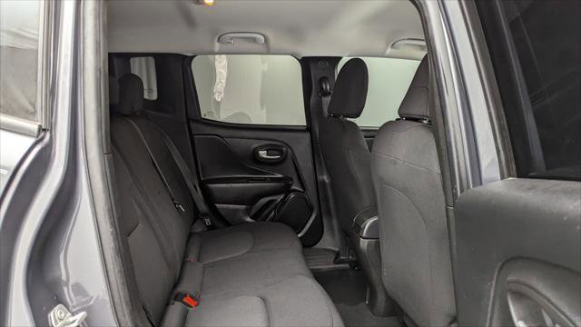 Used 2023 Jeep Renegade Latitude AWD/4WD image 19