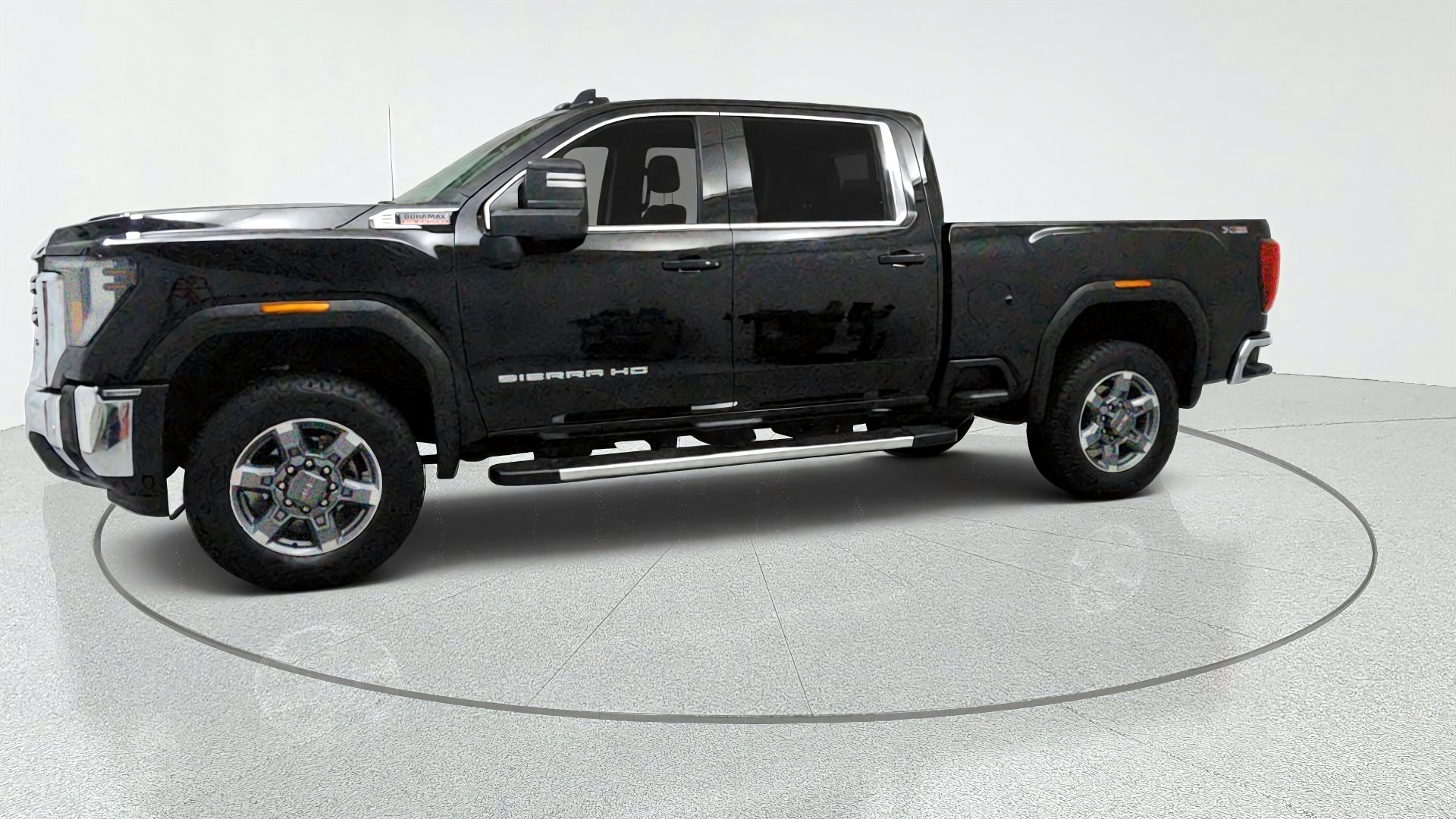 Used 2025 GMC Sierra 2500 SLE w/ SLE Value Package; AWD/4WD image 2