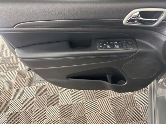 Used 2020 Jeep Grand Cherokee Altitude AWD/4WD image 22