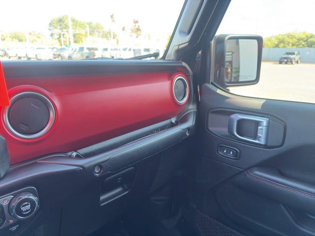 Used 2022 Jeep Gladiator Rubicon w/ LED Lighting Group AWD/4WD image 16