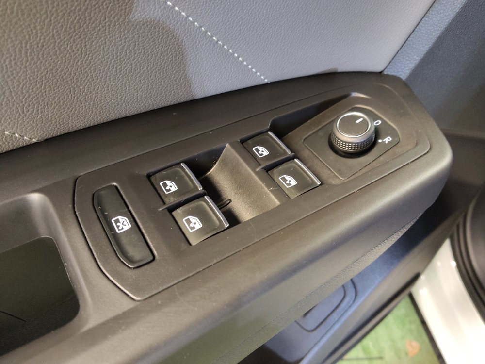 Used 2023 Volkswagen Atlas Cross Sport SE image 27