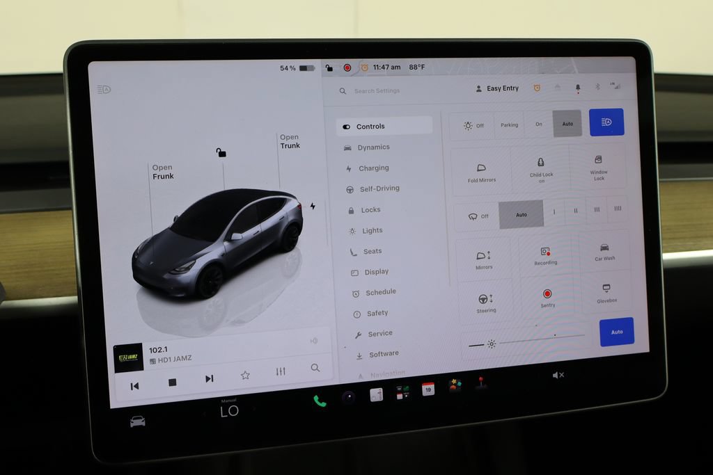 Used 2024 Tesla Model Y Long Range AWD/4WD image 27