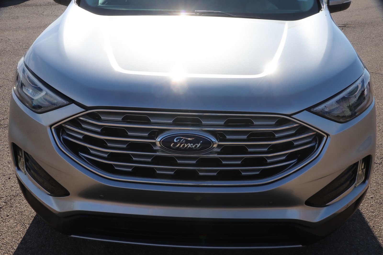 Used 2024 Ford Edge Titanium image 2