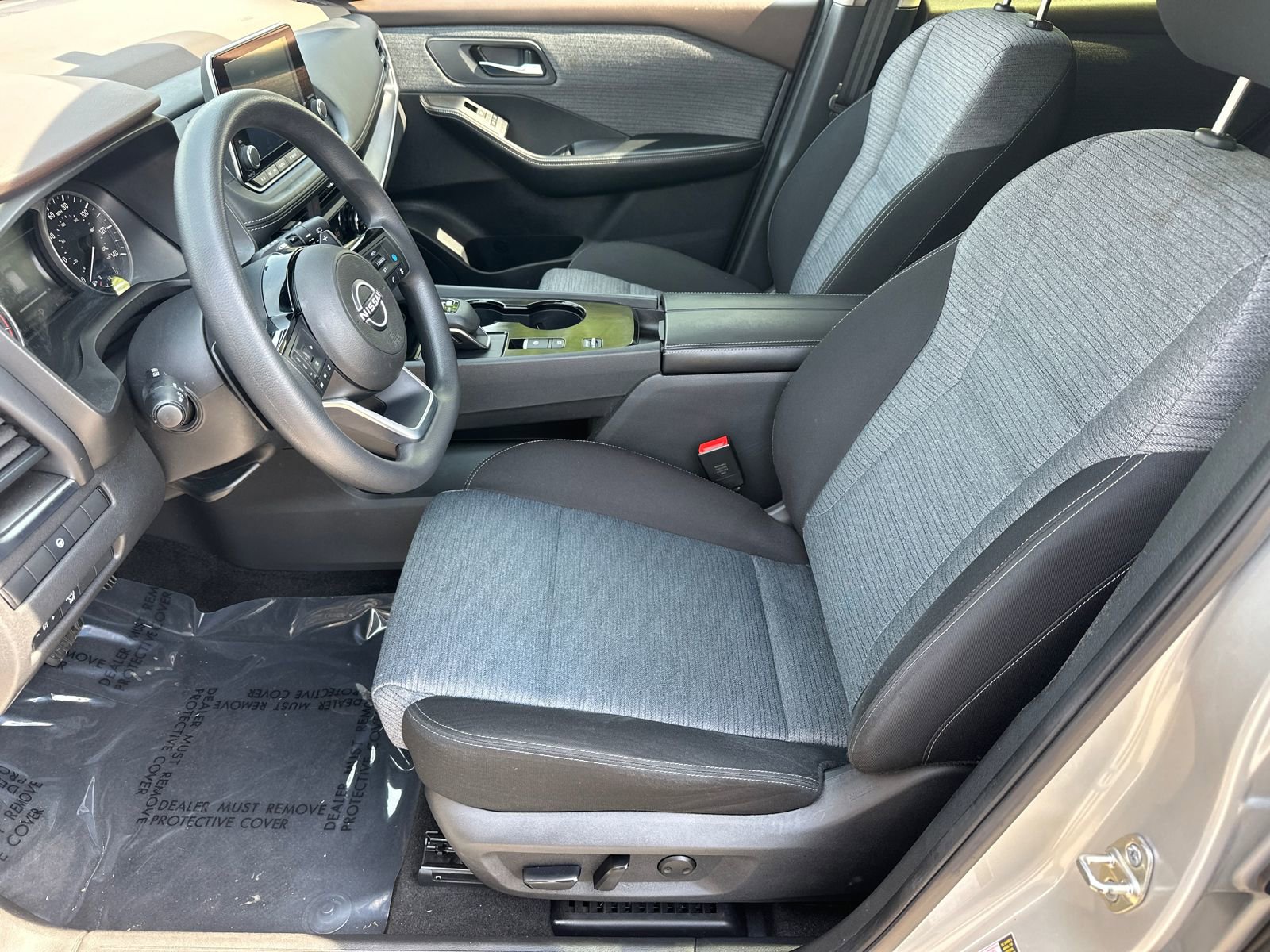 Used 2023 Nissan Rogue SV image 7