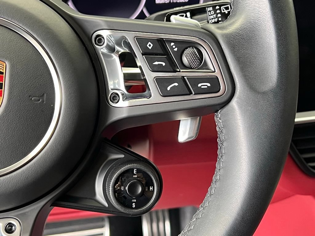 Certified 2023 Porsche Cayenne Turbo S AWD/4WD image 9