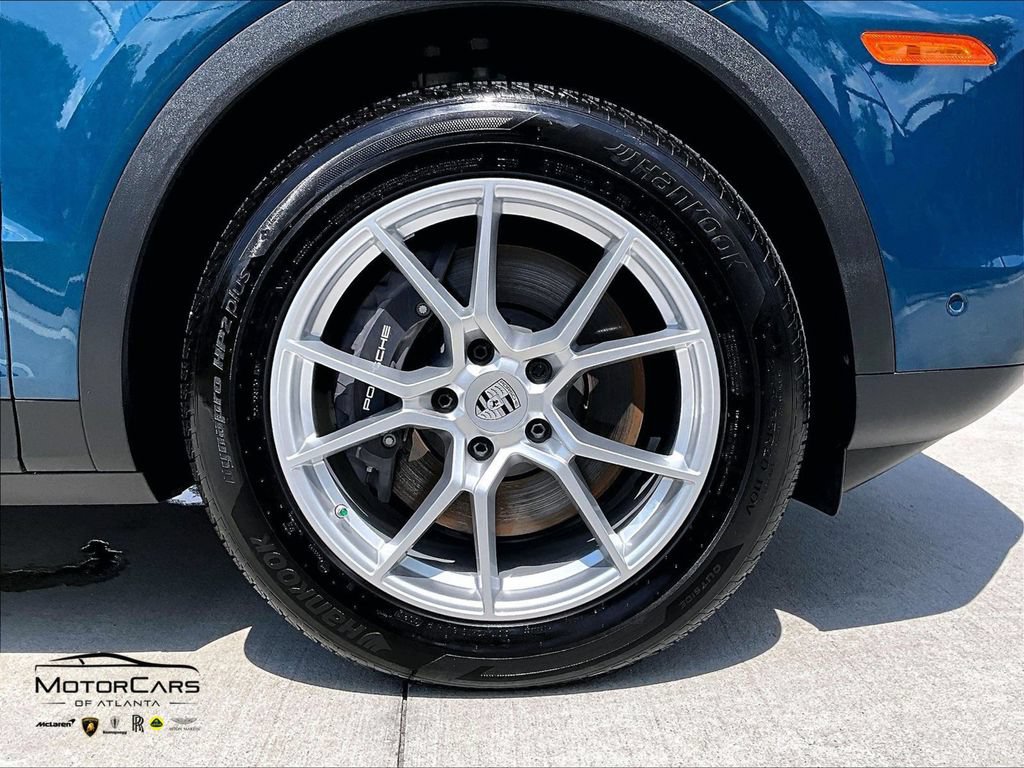 Used 2026 Porsche Cayenne AWD/4WD image 32