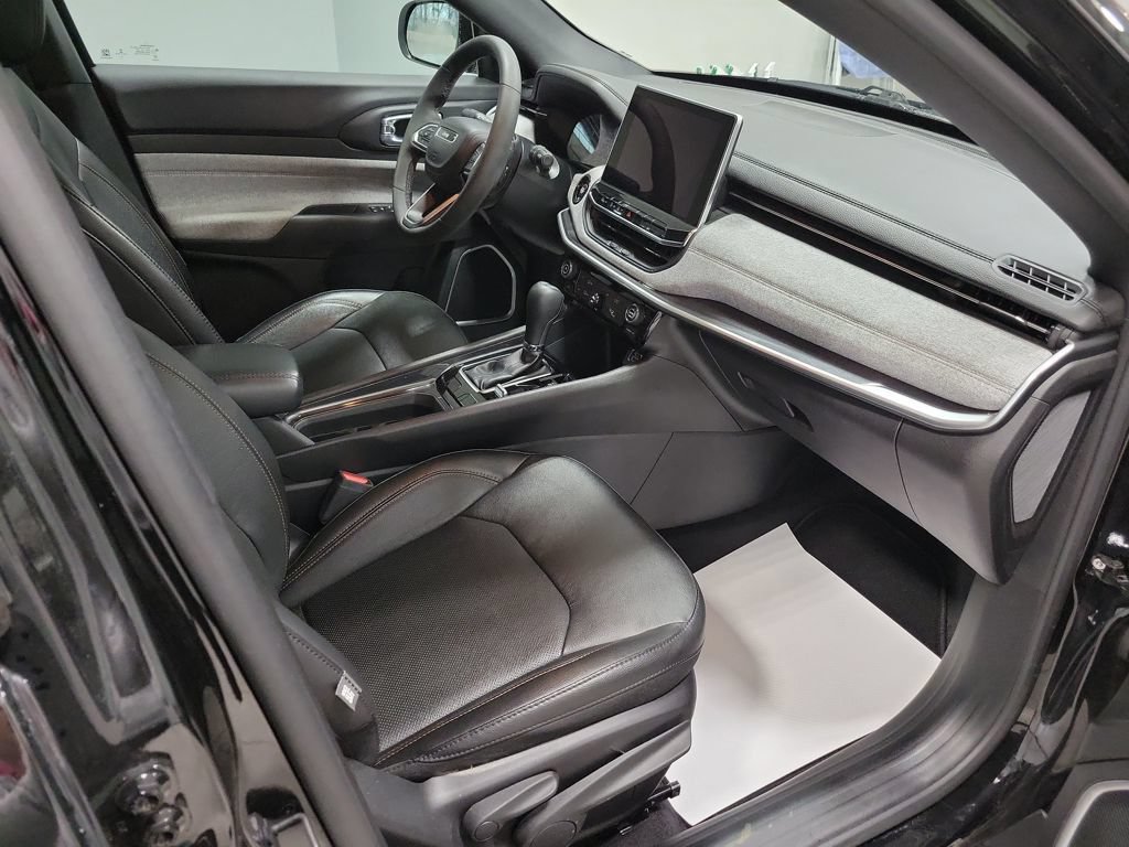 Used 2023 Jeep Compass Latitude AWD/4WD image 19