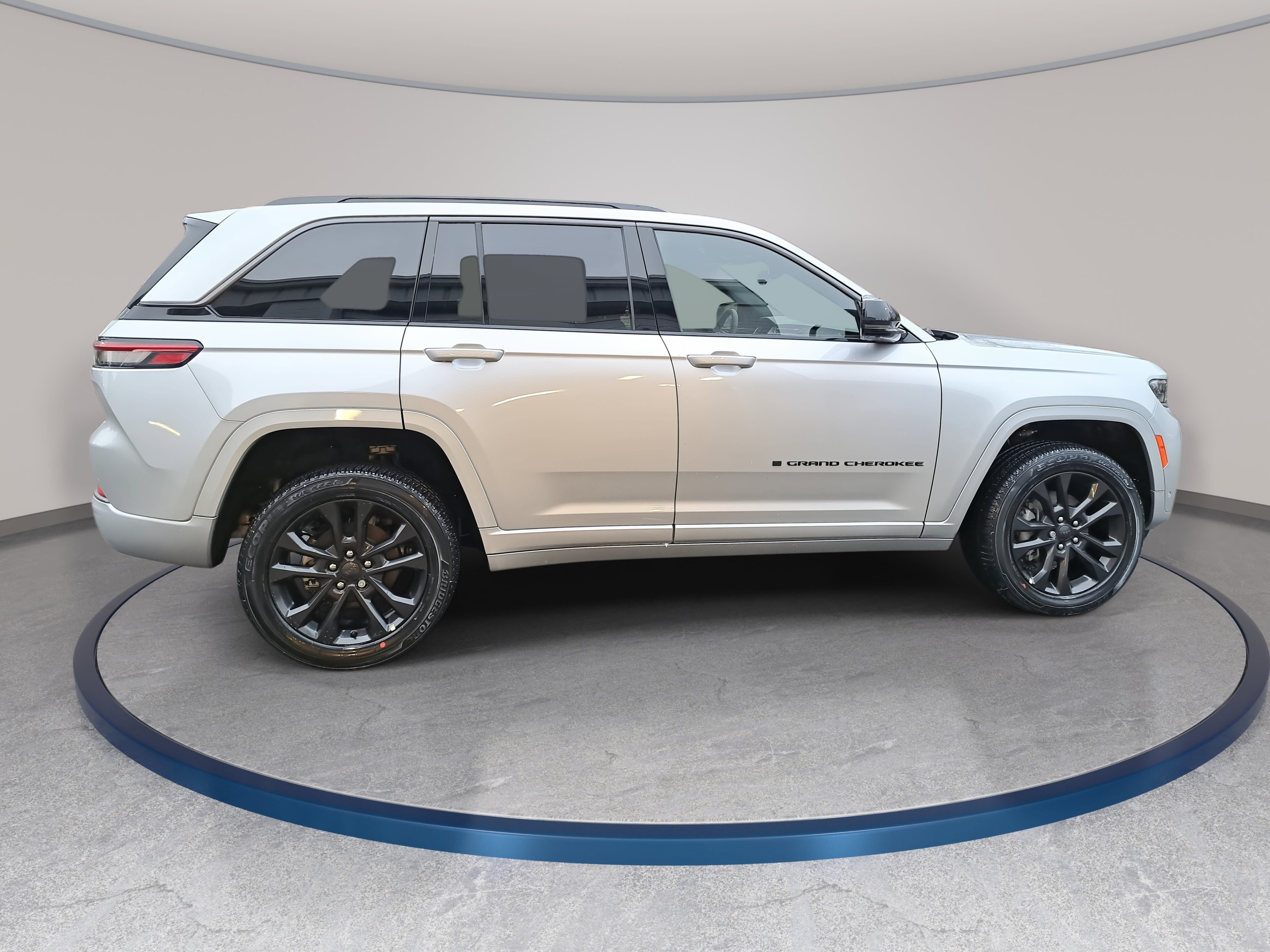 New 2026 Jeep Grand Cherokee Limited Reserve AWD/4WD image 4