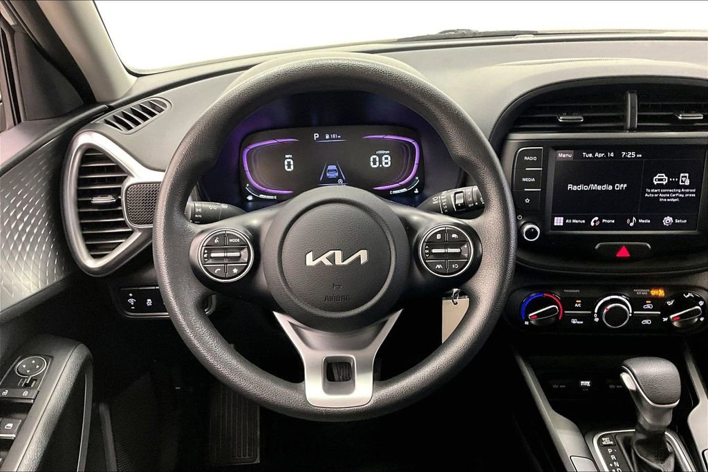 Used 2023 Kia Soul LX w/ LX Technology Package FWD image 5