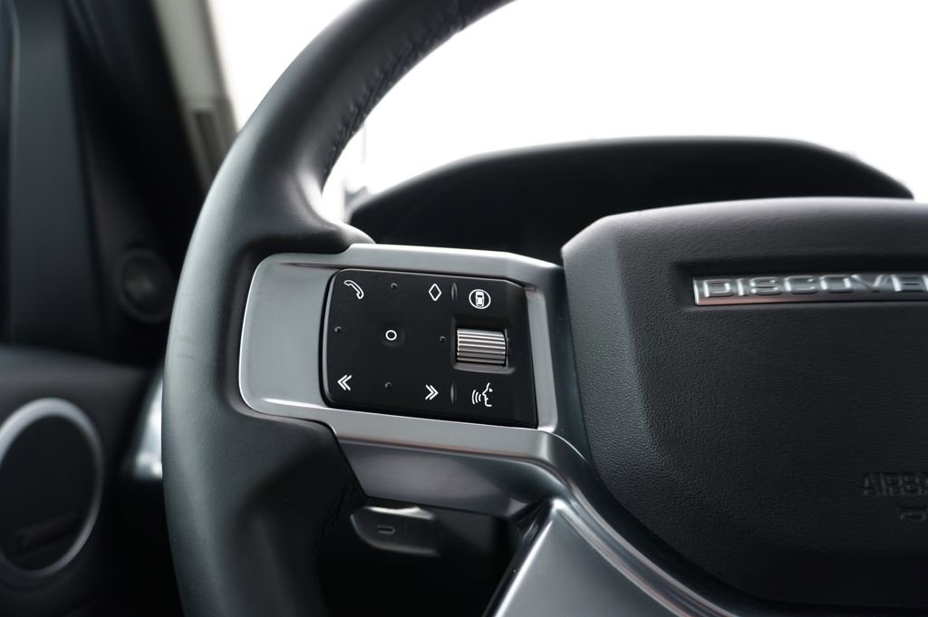 Used 2024 Land Rover Discovery S image 20