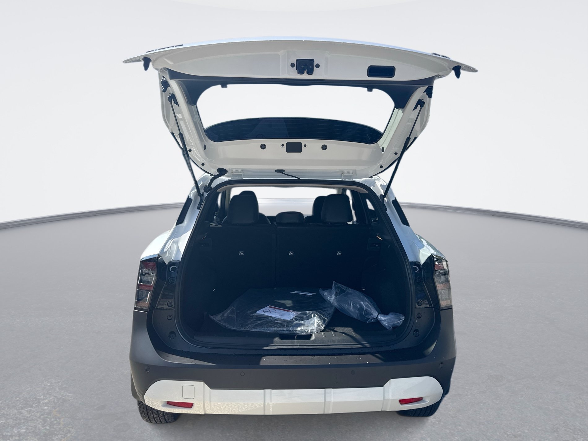 New 2026 Nissan Kicks SR w/ Cold Weather Package FWD image 13