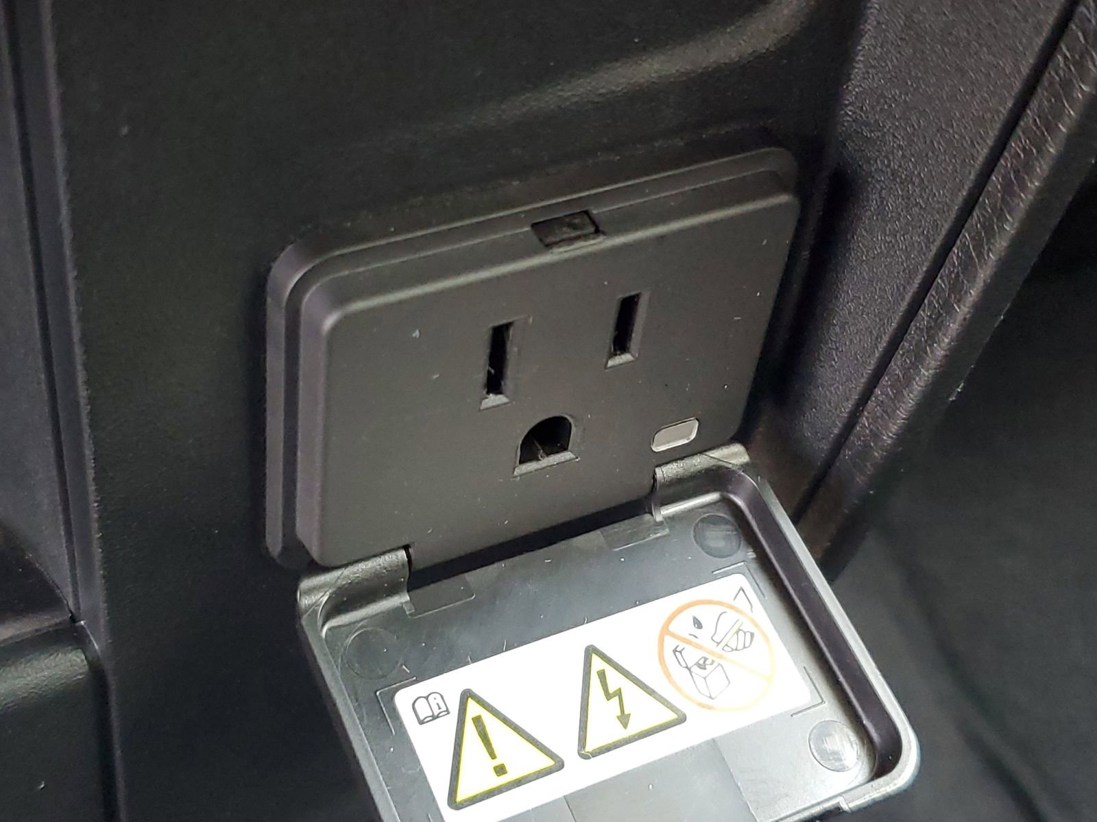 Used 2024 RAM 2500 Laramie w/ Safety Group image 30