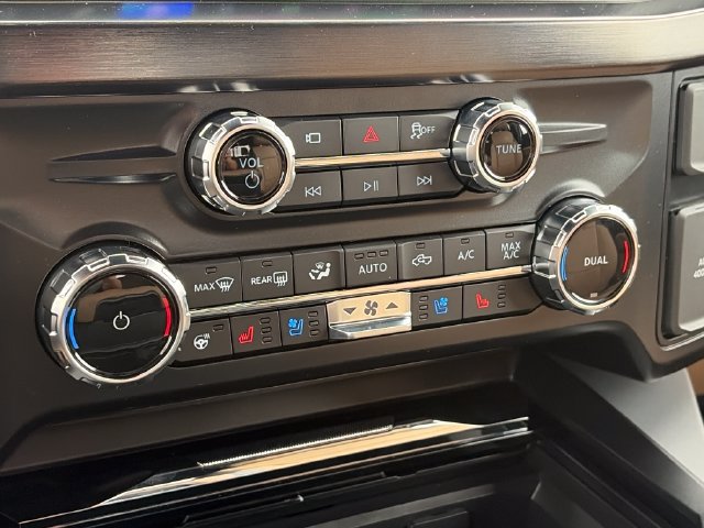 New 2027 Ford F350 Lariat w/ Black Appearance Package AWD/4WD image 24