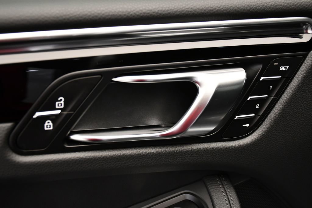 Certified 2026 Porsche Macan image 35