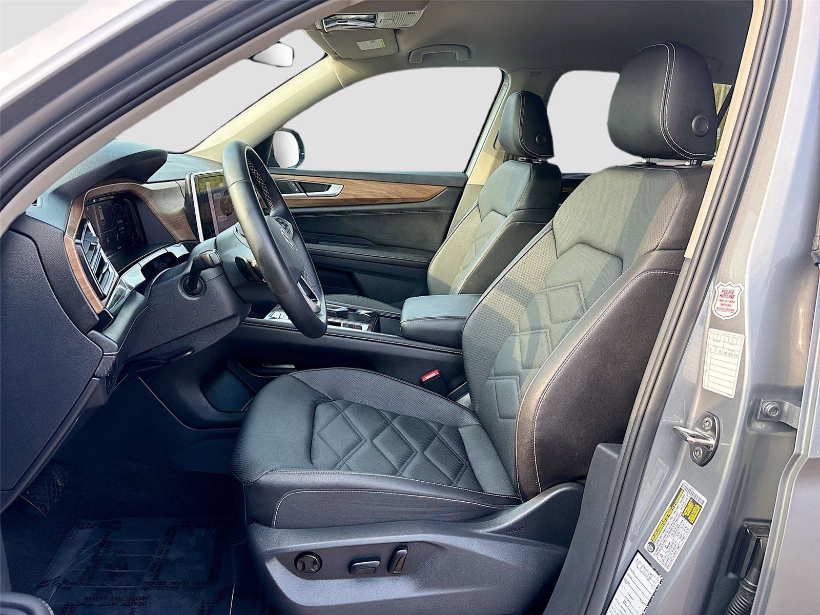 Used 2025 Volkswagen Atlas SE image 20