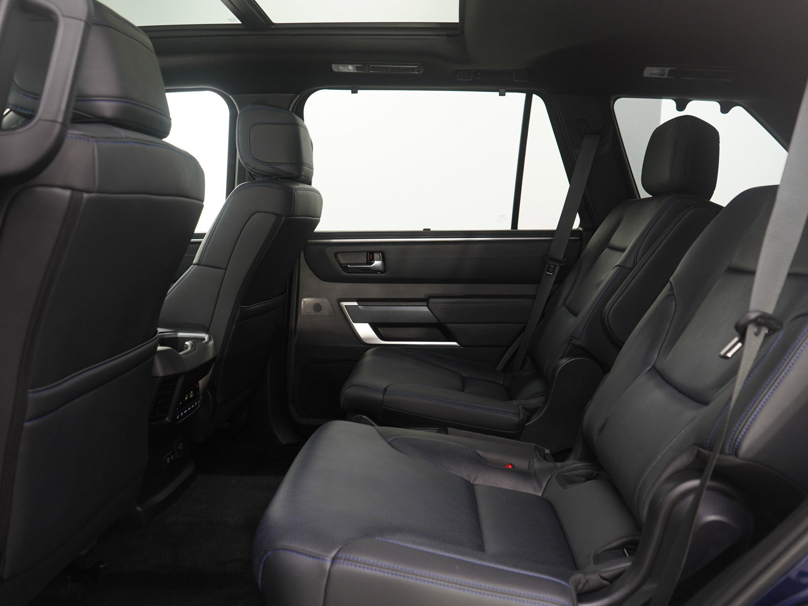 Used 2025 Toyota Sequoia Platinum AWD/4WD image 20