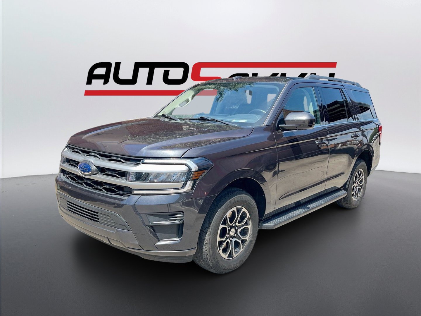 Used 2024 Ford Expedition XLT RWD image 3