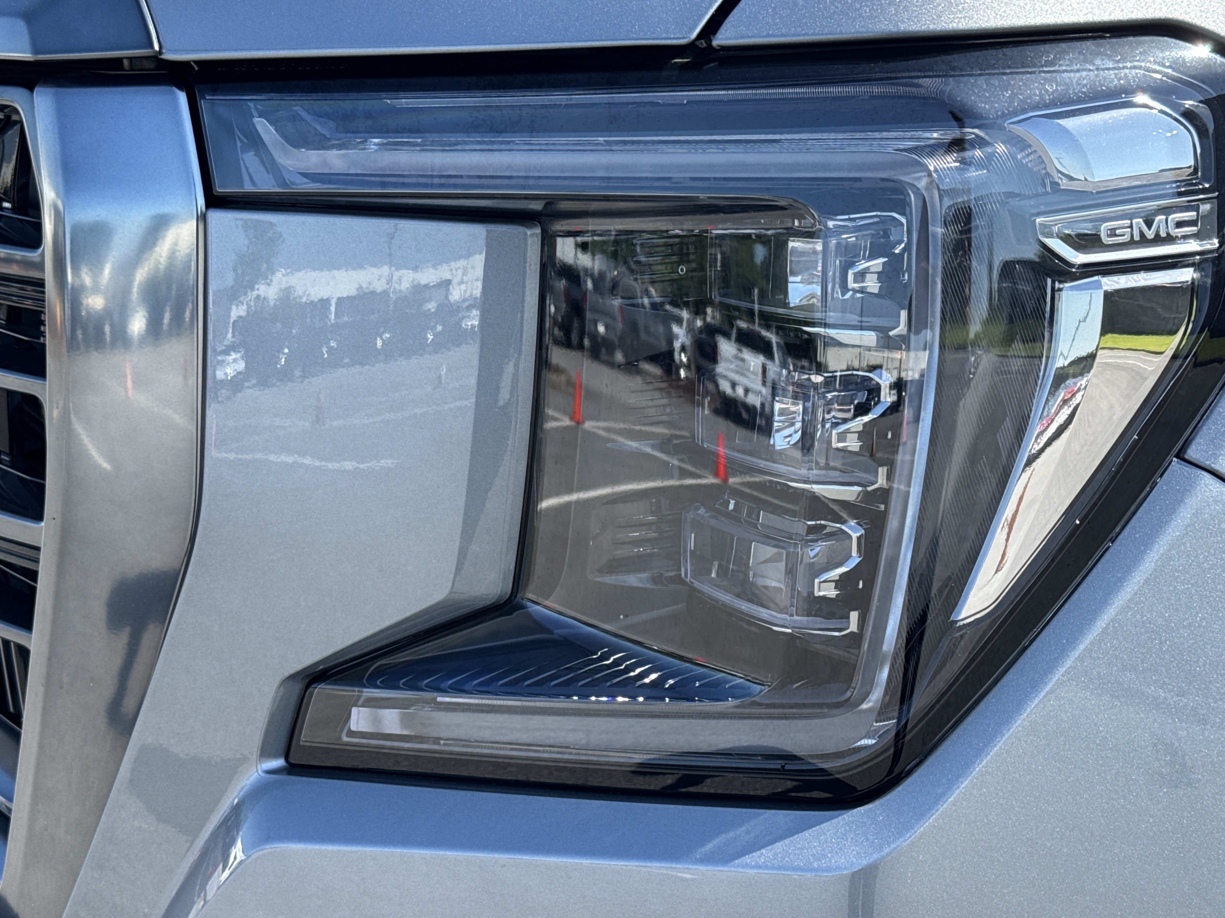 Used 2023 GMC Yukon XL AT4 w/ AT4 Premium Package AWD/4WD image 6