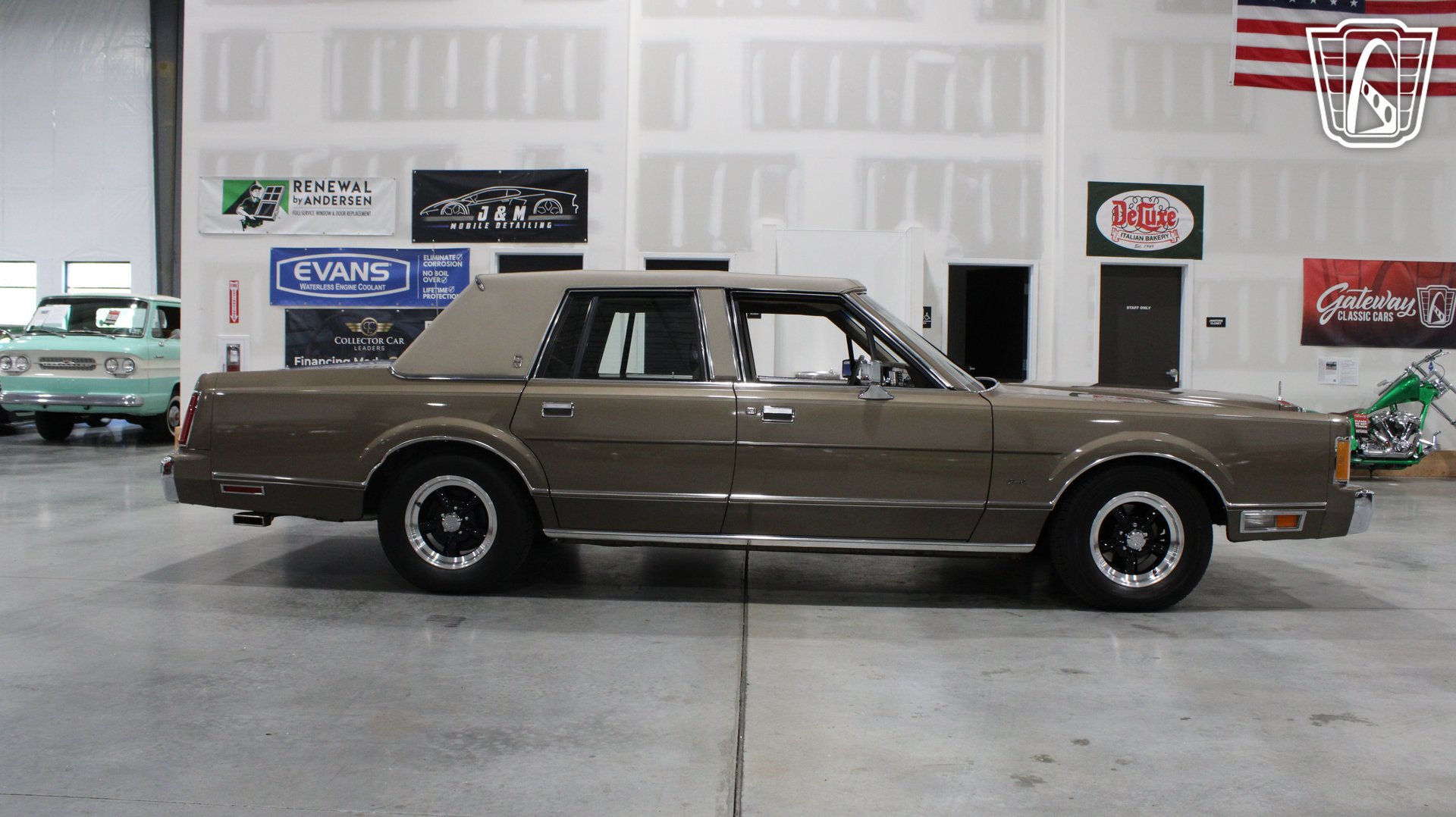Used 1989 Lincoln Town Car RWD image 25