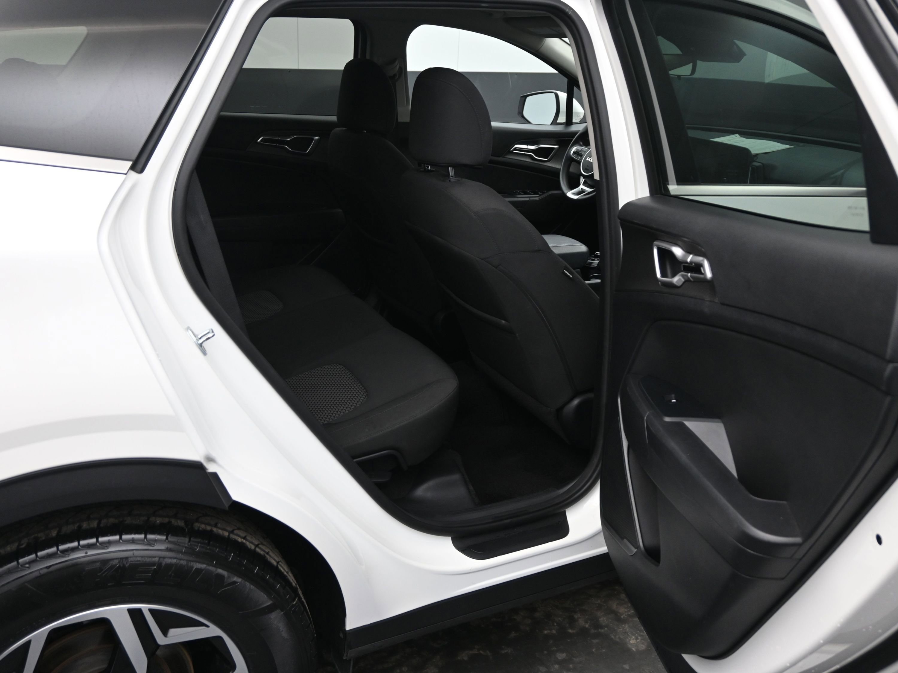 Used 2023 Kia Sportage LX image 12