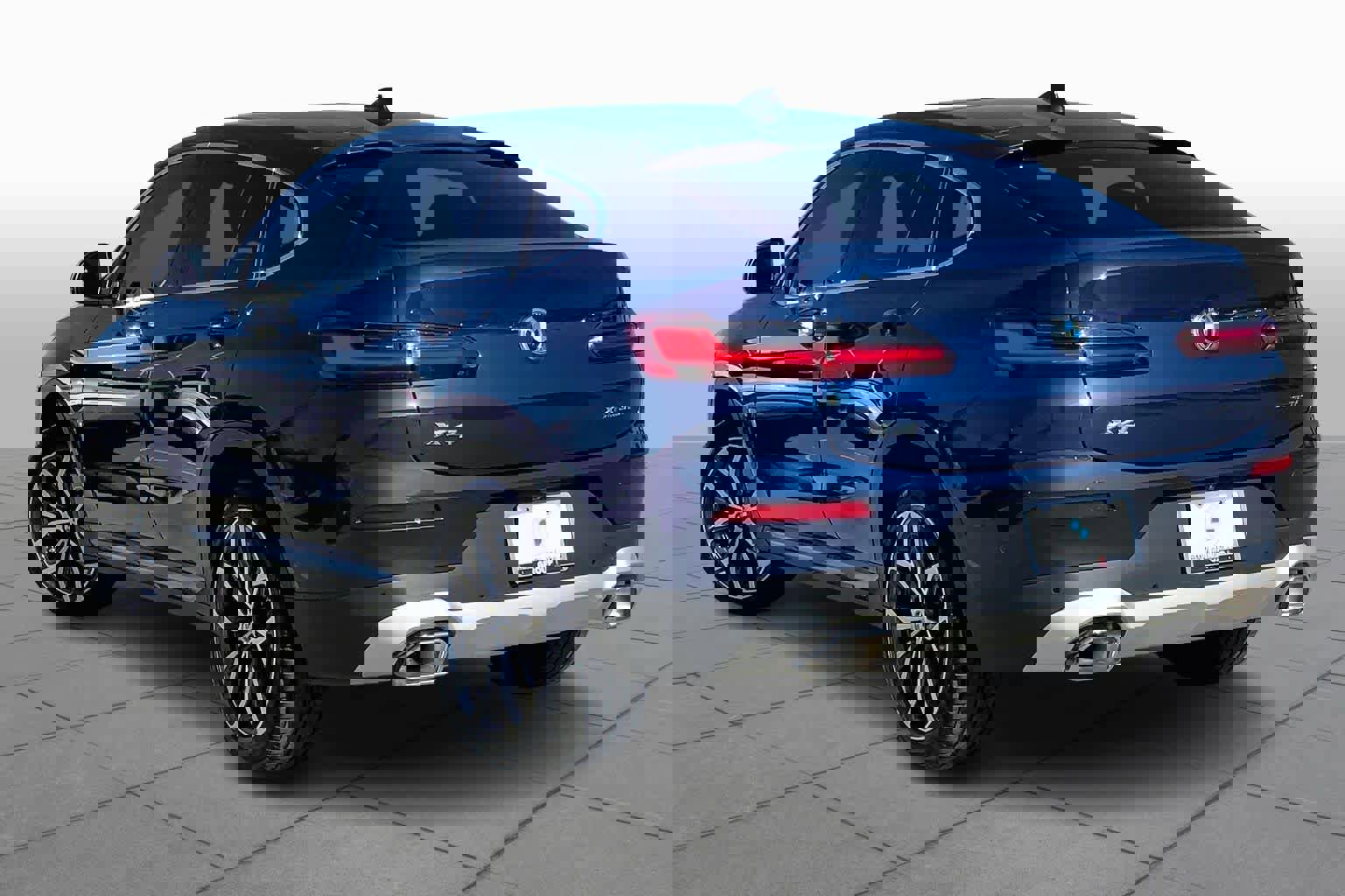 Used 2024 BMW X4 xDrive30i w/ Premium Package image 11