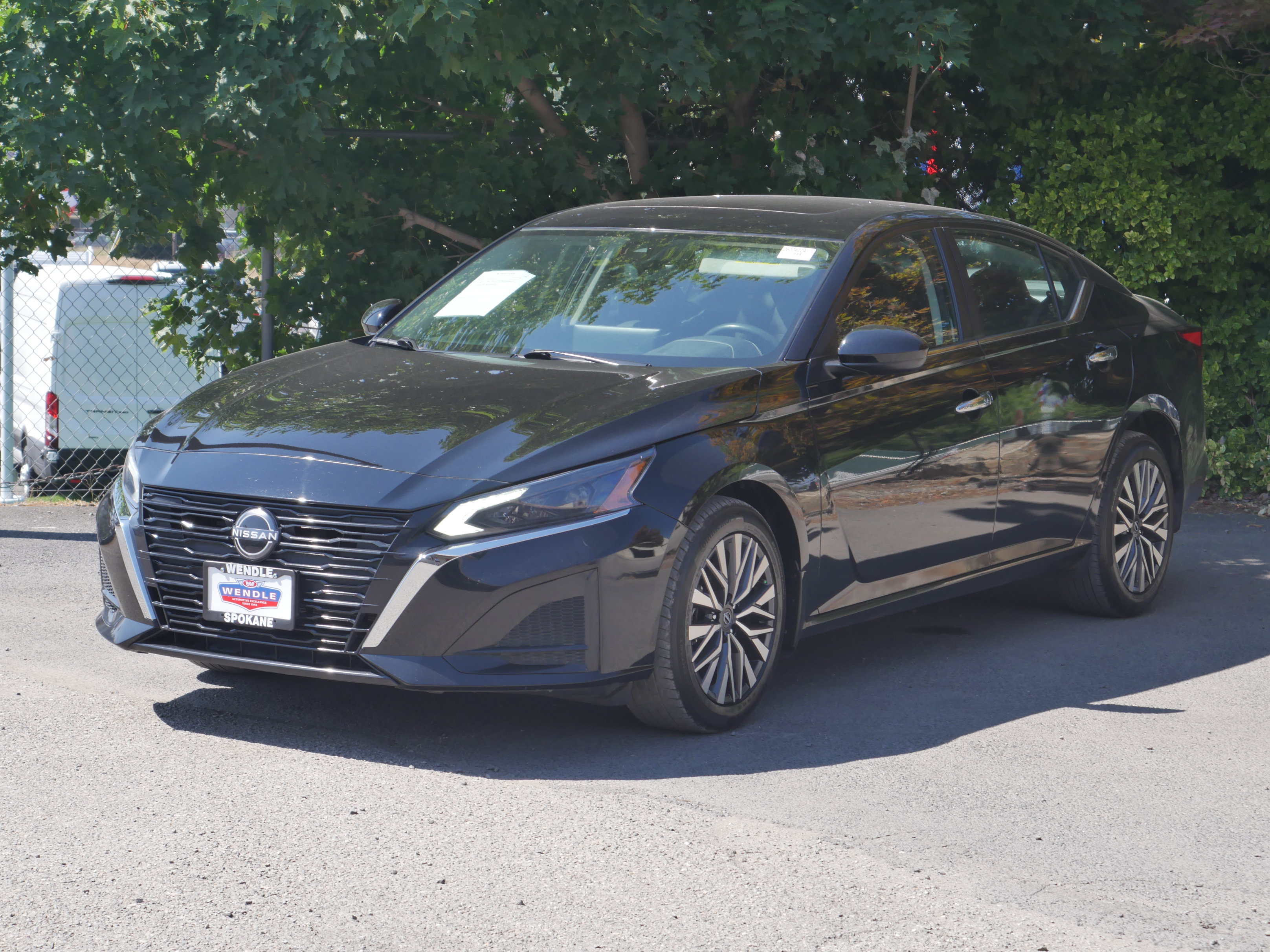 Certified 2023 Nissan Altima 2.5 SV w/ SV Premium Package AWD/4WD image 2