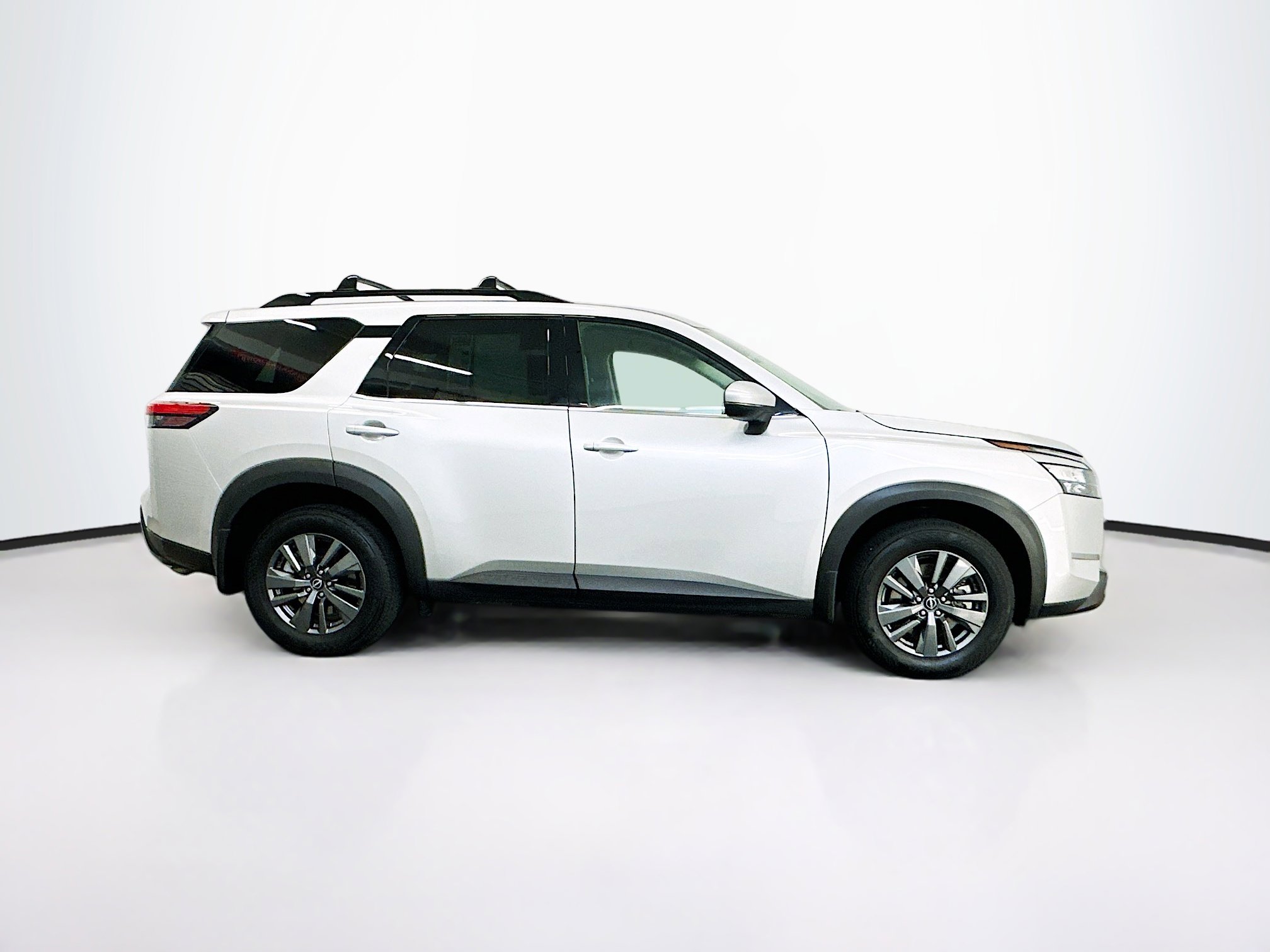 Used 2024 Nissan Pathfinder SV image 10