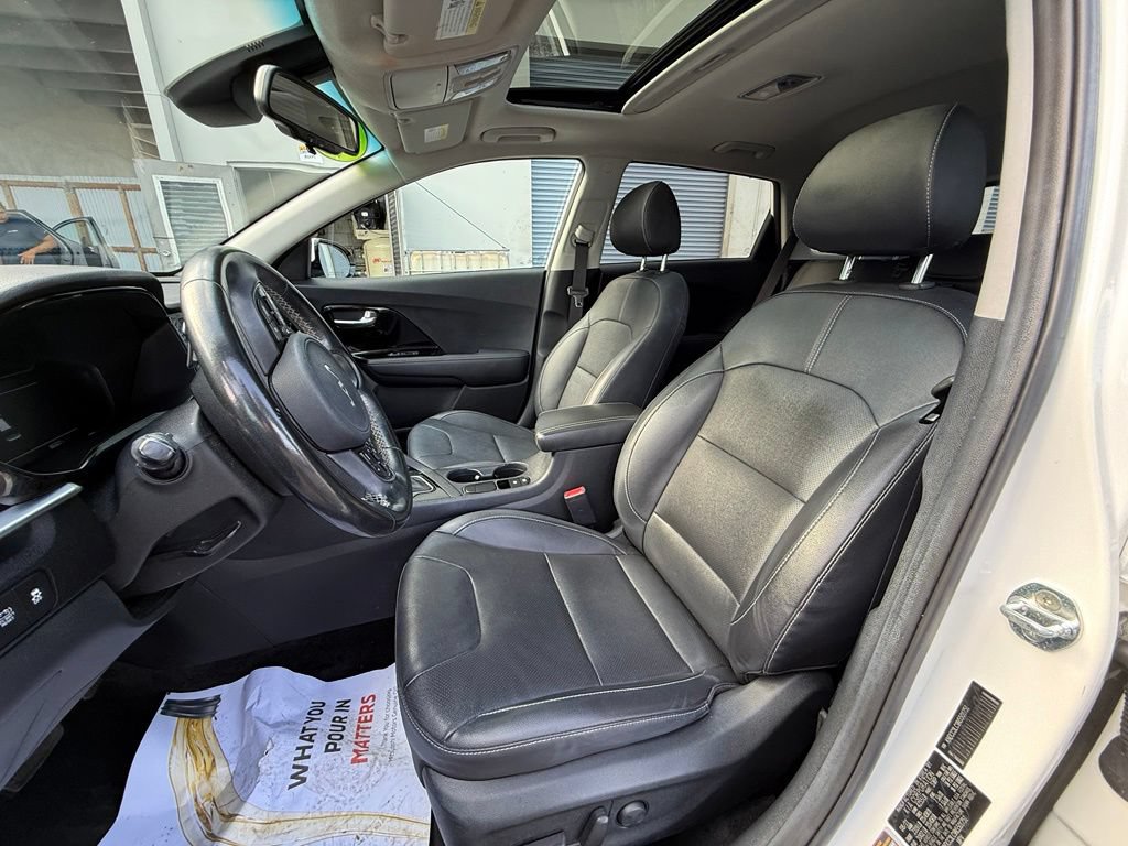 Certified 2022 Kia Niro Touring Special Edition FWD image 10