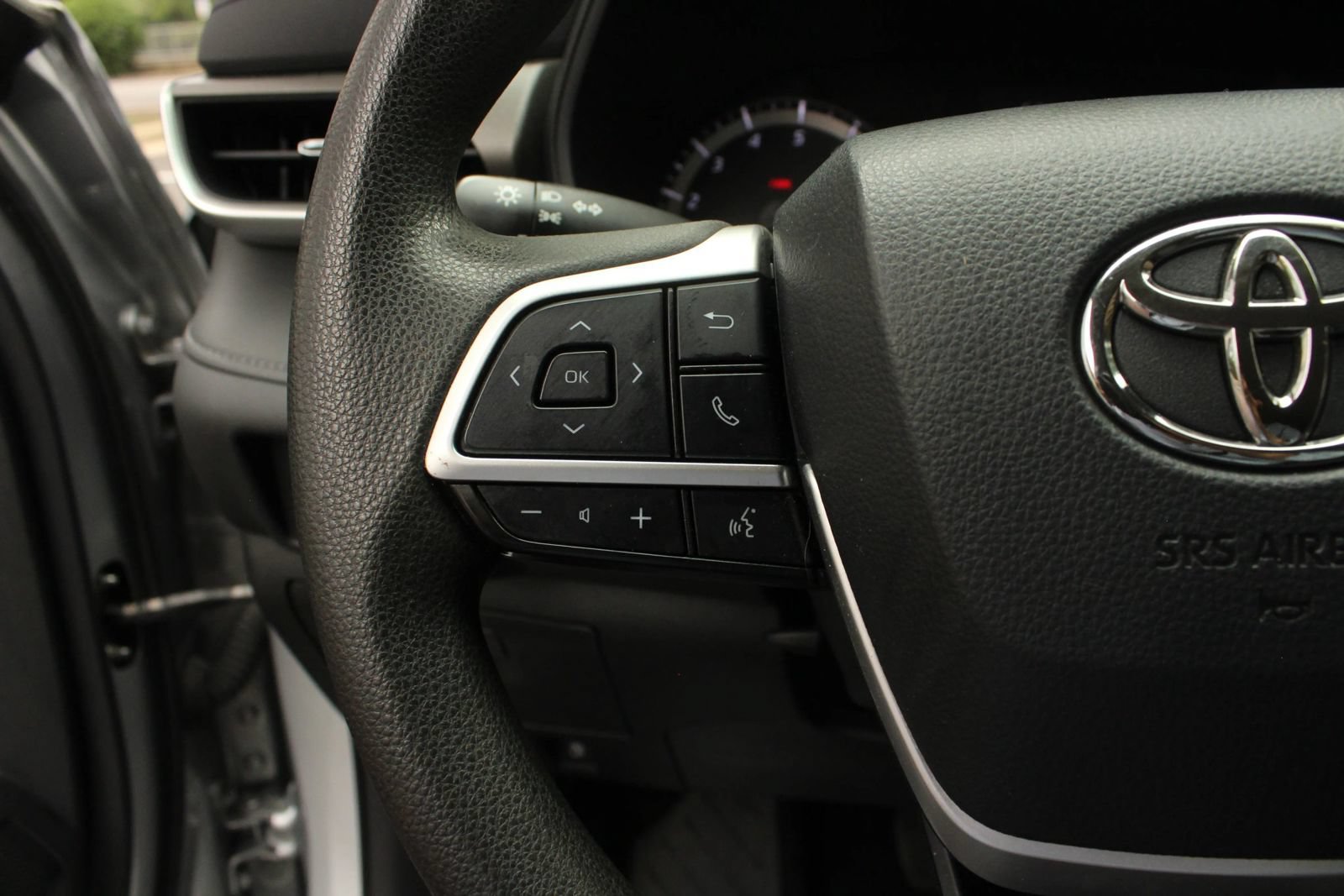 Used 2022 Toyota Highlander L AWD/4WD image 30
