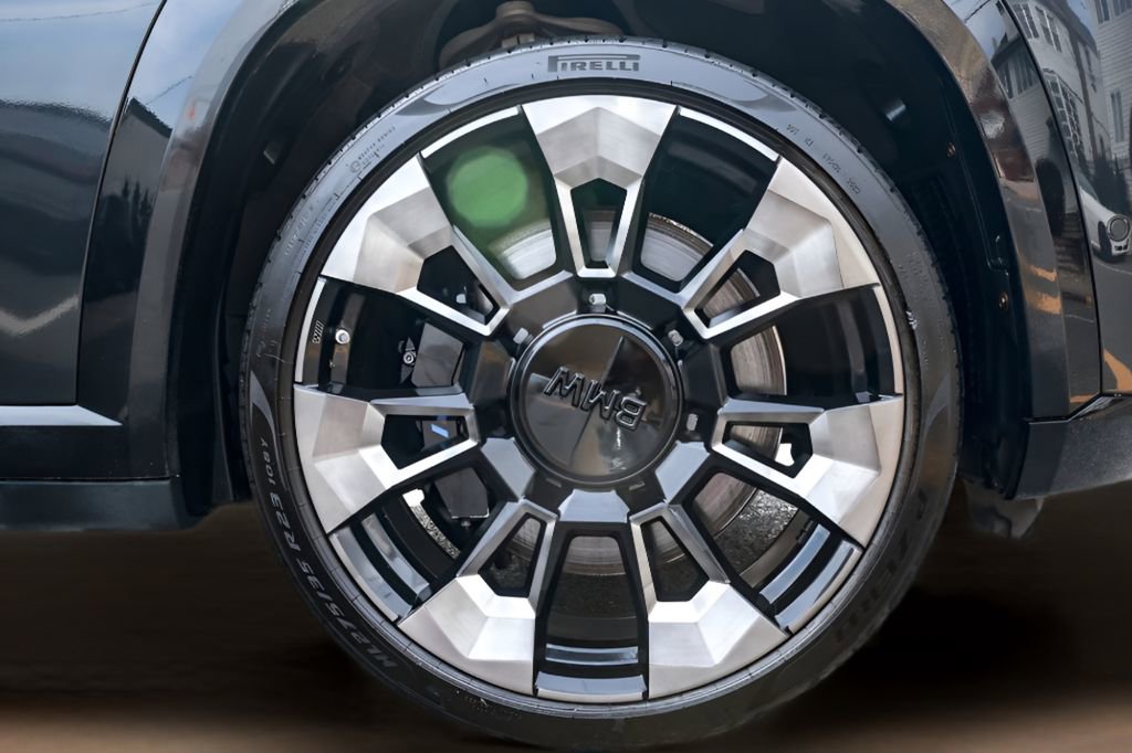 Used 2024 BMW XM image 37