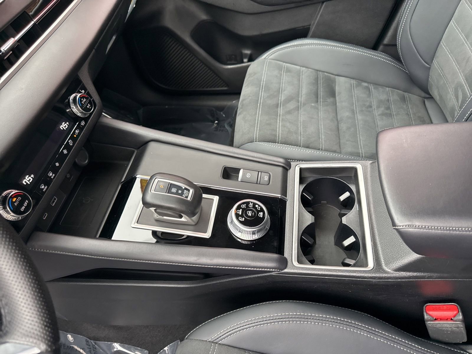 Used 2024 Mitsubishi Outlander SE image 27