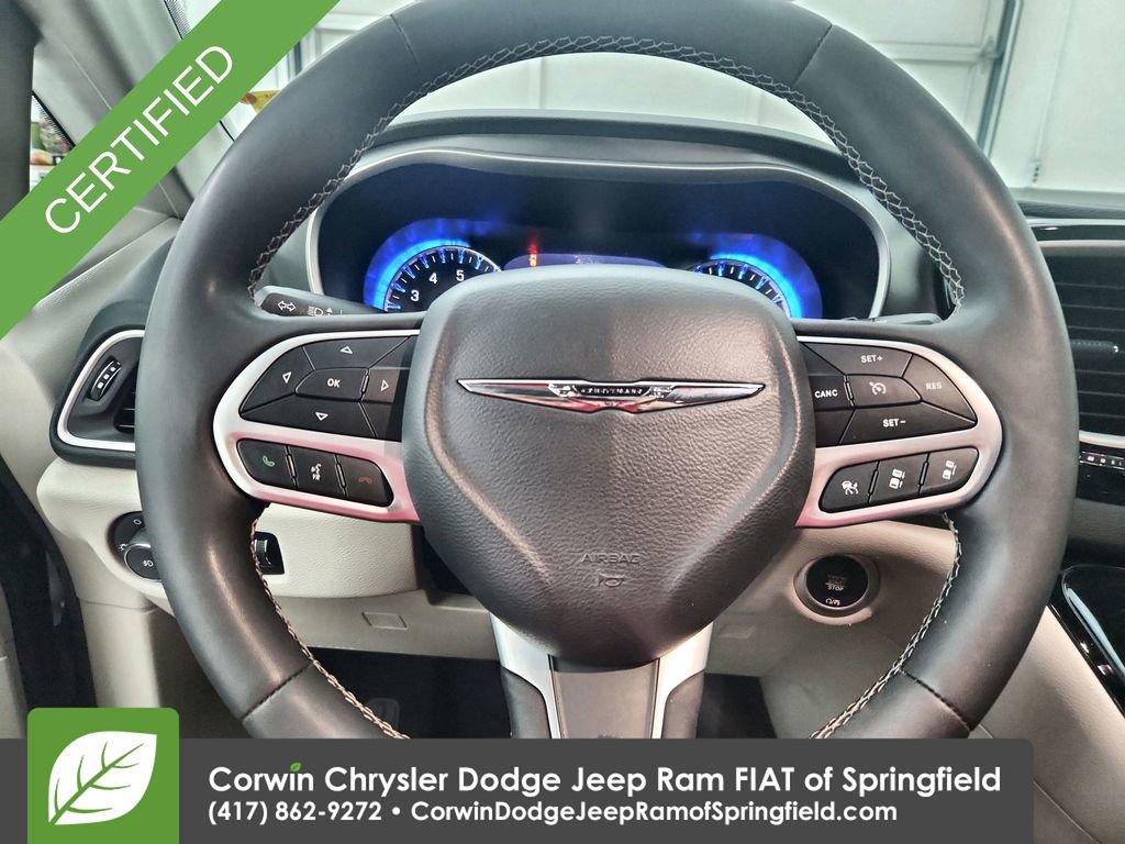 Certified 2023 Chrysler Pacifica Touring-L image 22